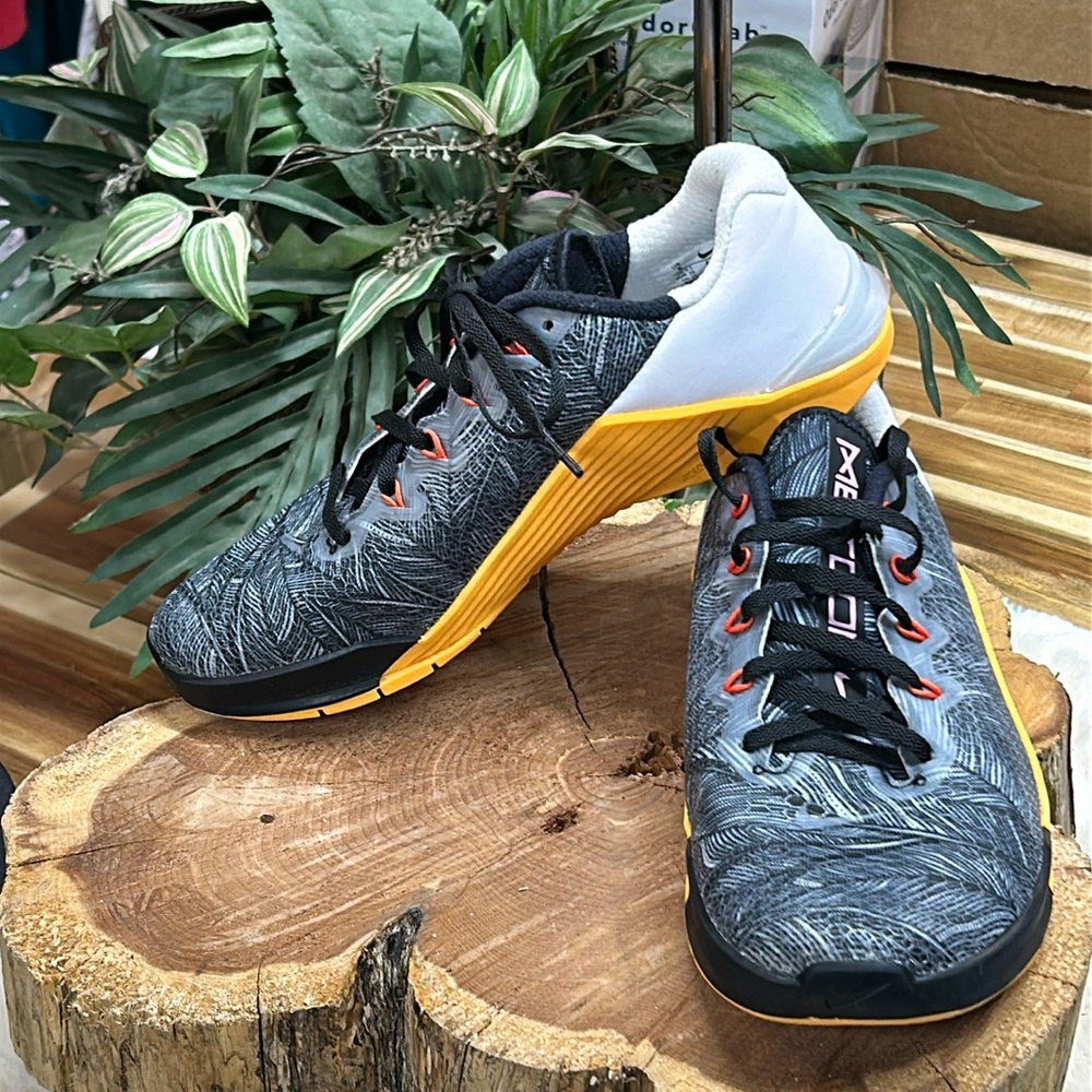 Nike Metcon 5 “Laser‎ black Team Orange” (ao2982-081) Women’s Size 8